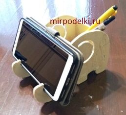 Подставка под телефон из фанеры.